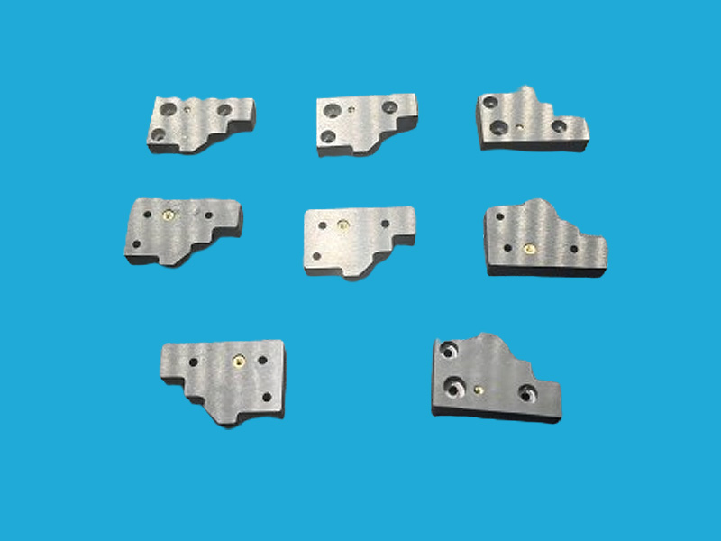 Black zirconia ceramic structural components