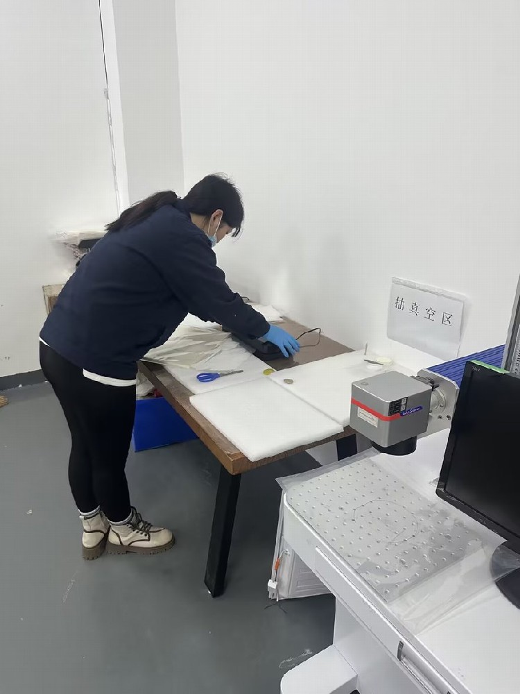 Vacuum packaging display